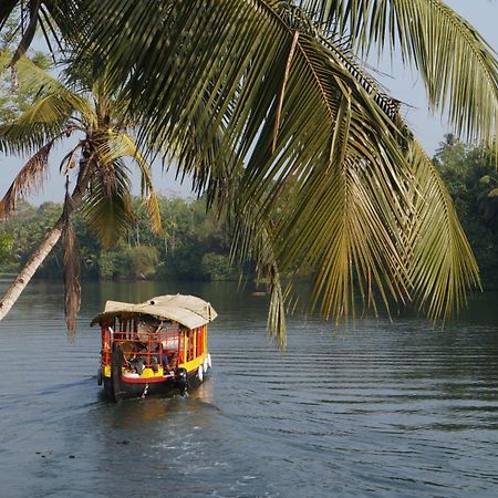 Blue Lake Villa Kollam Esterno foto