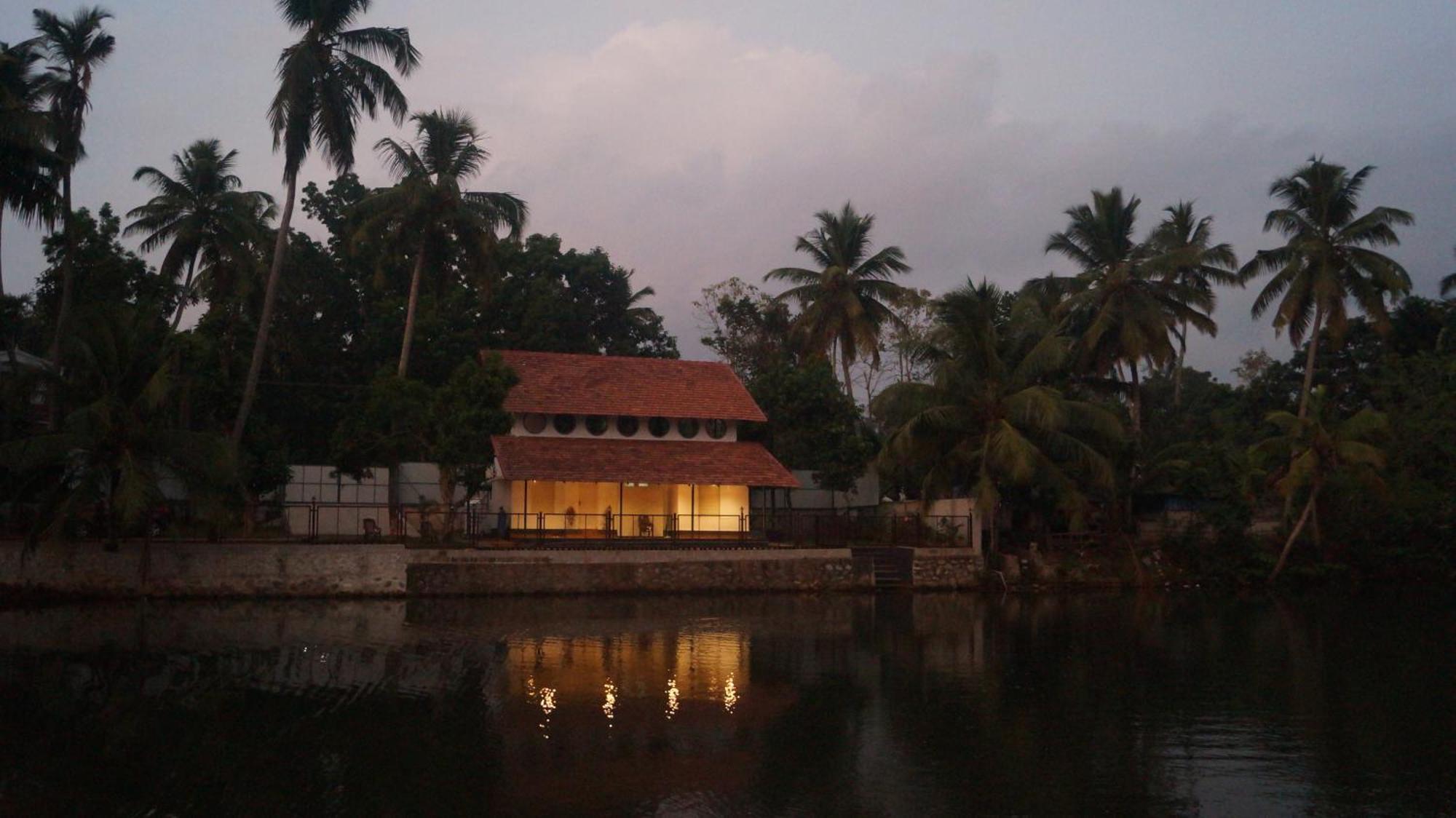 Blue Lake Villa Kollam Esterno foto